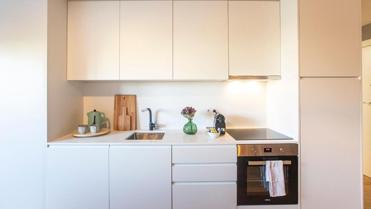 Stylish Studio W/ Ac & Balcony By Lovelystay ปอร์โต ภายนอก รูปภาพ