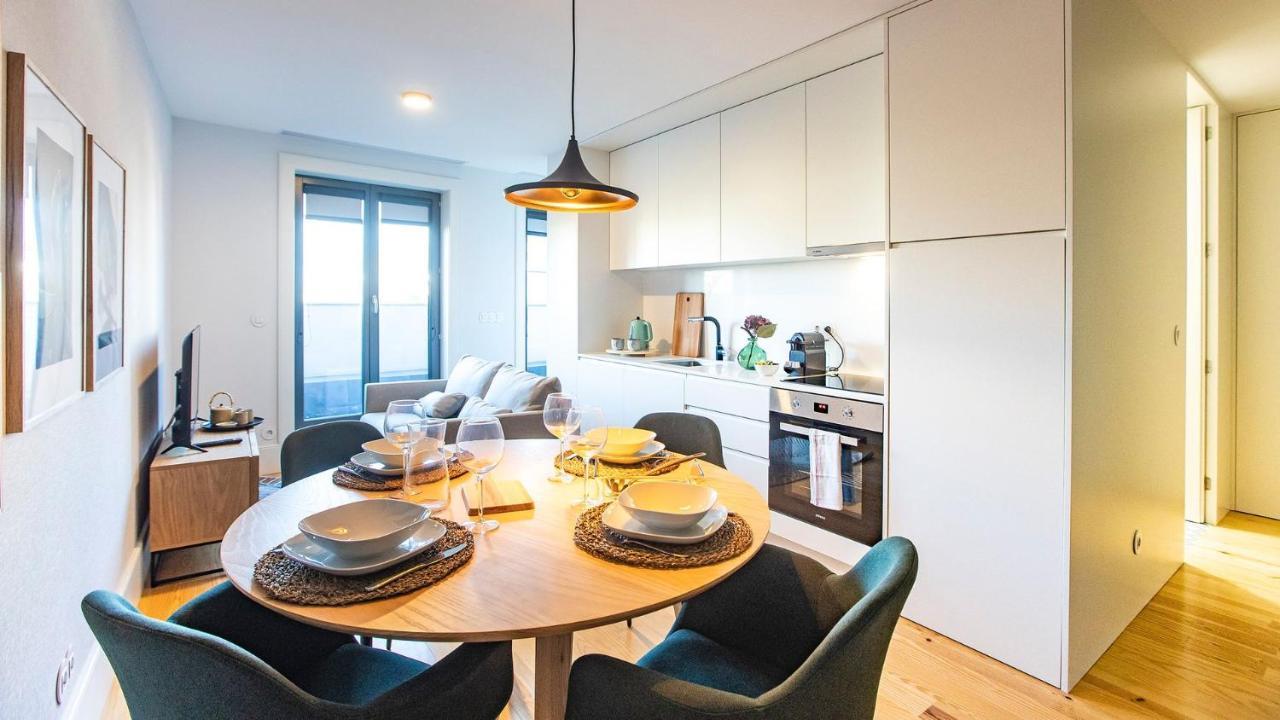 Stylish Studio W/ Ac & Balcony By Lovelystay ปอร์โต ภายนอก รูปภาพ