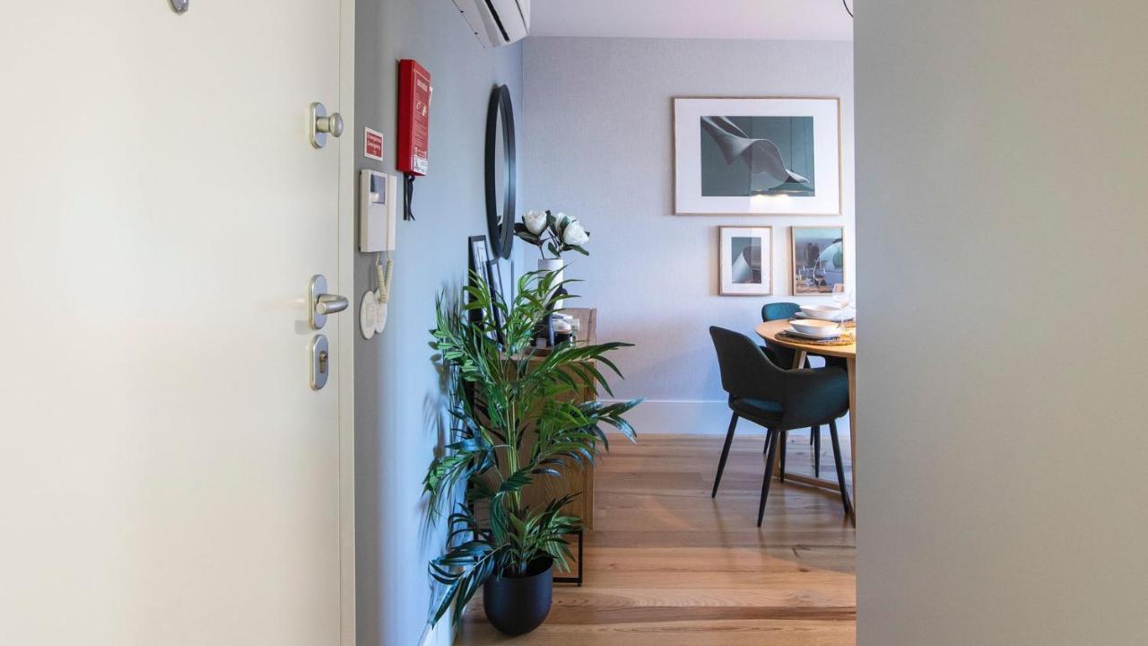 Stylish Studio W/ Ac & Balcony By Lovelystay ปอร์โต ภายนอก รูปภาพ