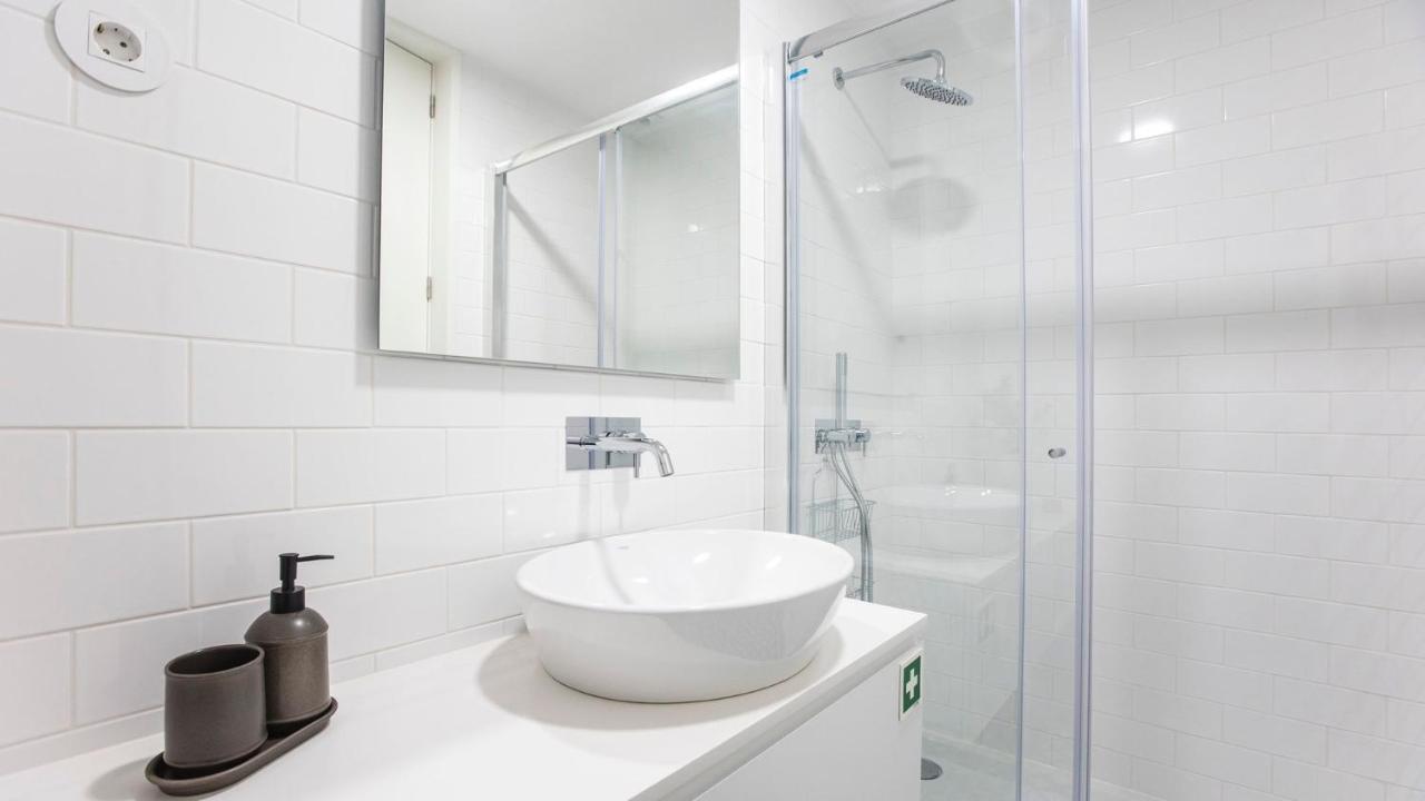 Stylish Studio W/ Ac & Balcony By Lovelystay ปอร์โต ภายนอก รูปภาพ